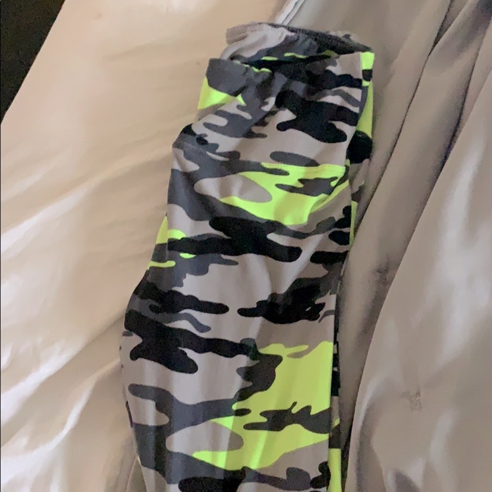 CAMO NEON LEGGINGS